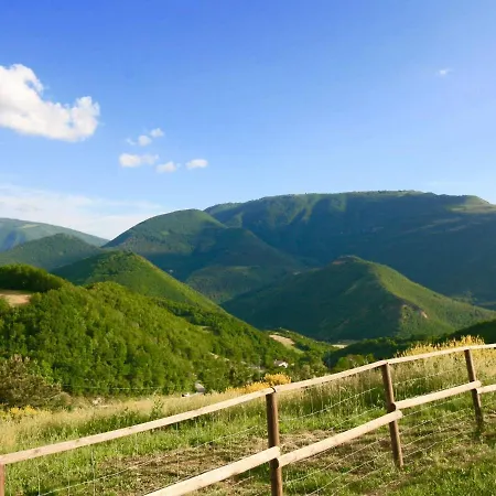Peaceful Farmhouse In With Swimming Pool Nyaraló Cagli